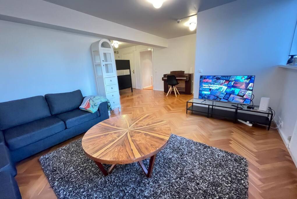 Cozy Centrally Located In Apartamento